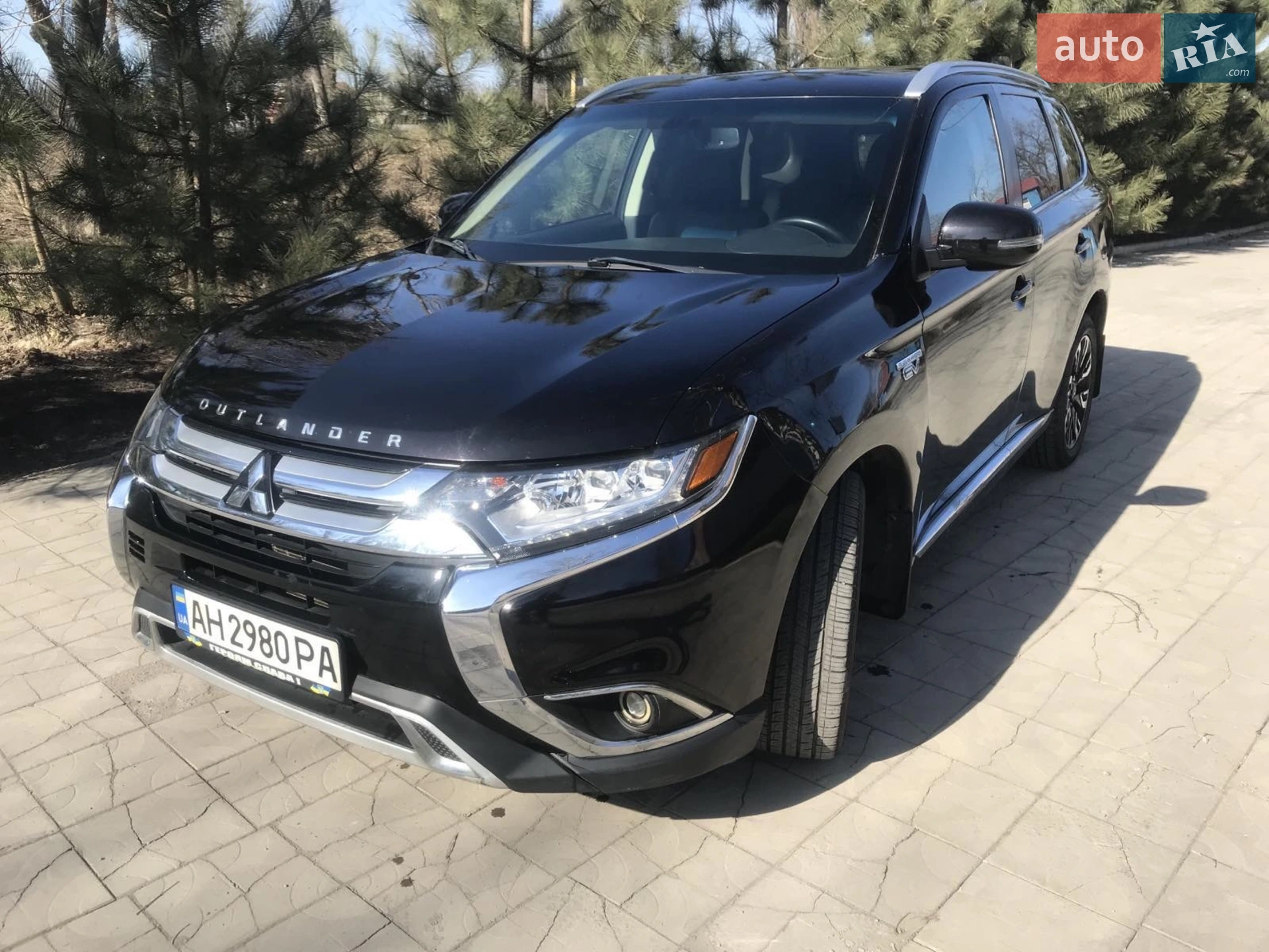 2018 Mitsubishi Outlander - фото 1