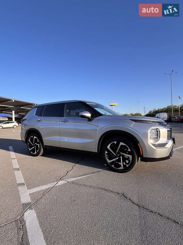 Позашляховик / Кросовер Mitsubishi Outlander 2021 в Запоріжжі