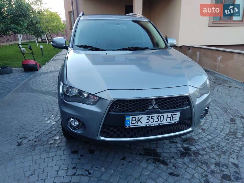 Позашляховик / Кросовер Mitsubishi Outlander 2012 в Рівному