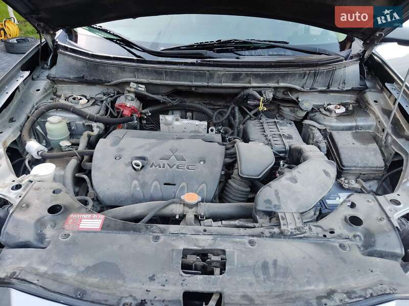 Позашляховик / Кросовер Mitsubishi Outlander 2012 в Рівному