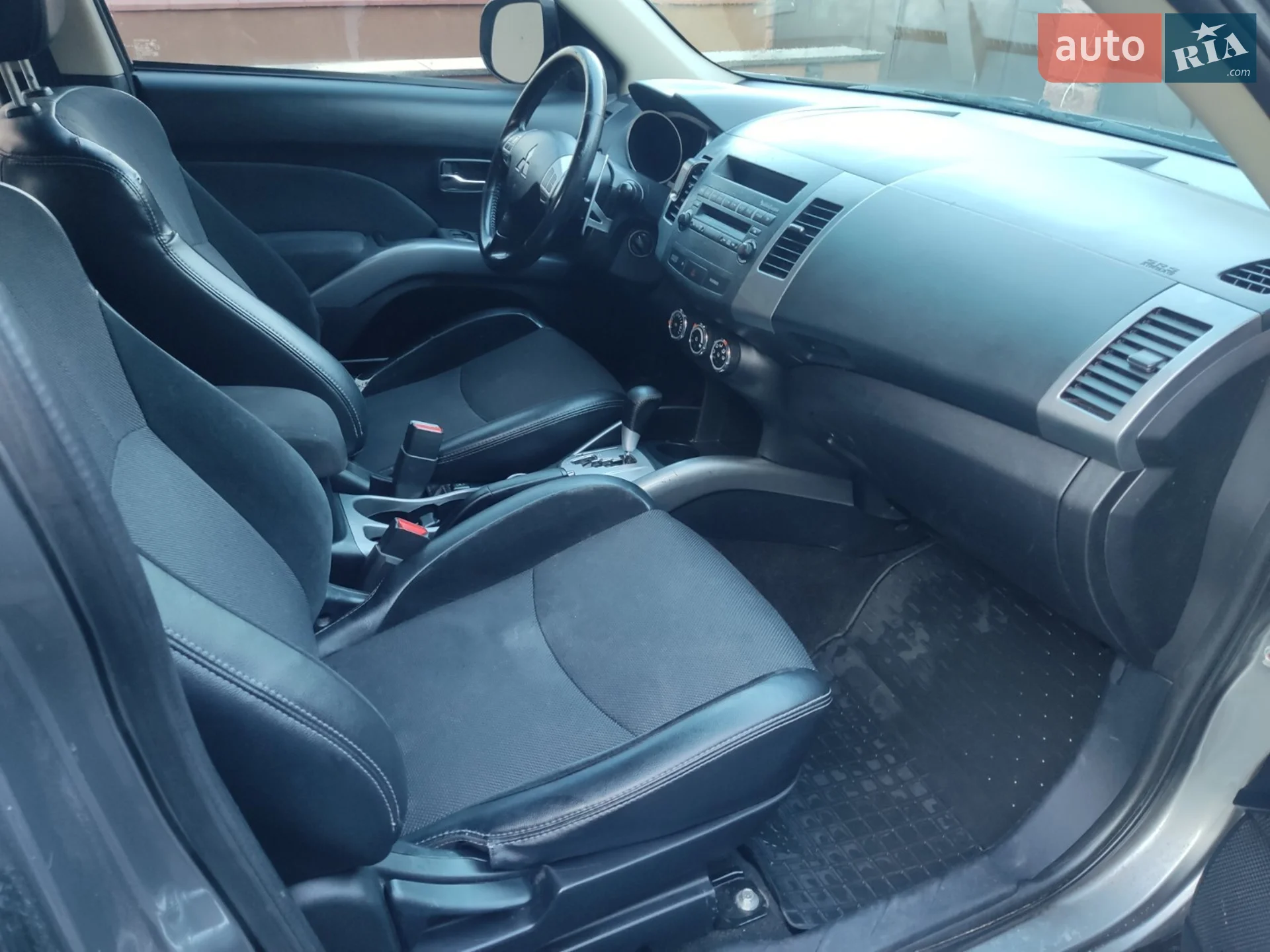 2012 Mitsubishi Outlander - мініатюра 16