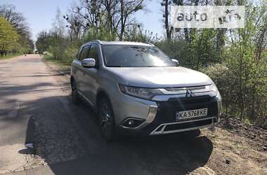 Внедорожник / Кроссовер Mitsubishi Outlander 2016 в Киеве