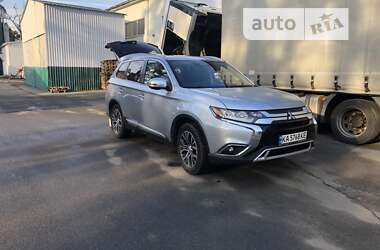 Внедорожник / Кроссовер Mitsubishi Outlander 2016 в Киеве