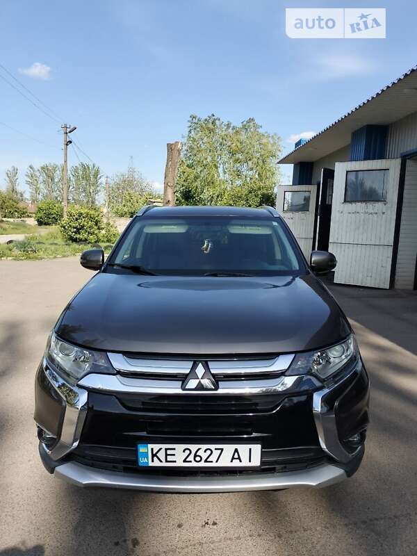 Внедорожник / Кроссовер Mitsubishi Outlander 2016 в Кривом Роге