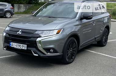 Позашляховик / Кросовер Mitsubishi Outlander 2020 в Києві