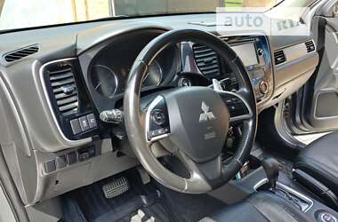 Внедорожник / Кроссовер Mitsubishi Outlander 2013 в Ромнах