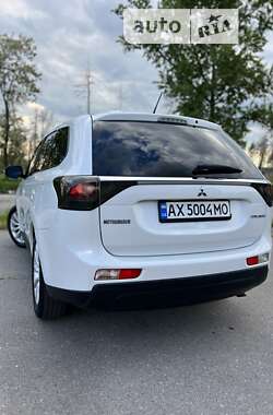 Внедорожник / Кроссовер Mitsubishi Outlander 2013 в Харькове