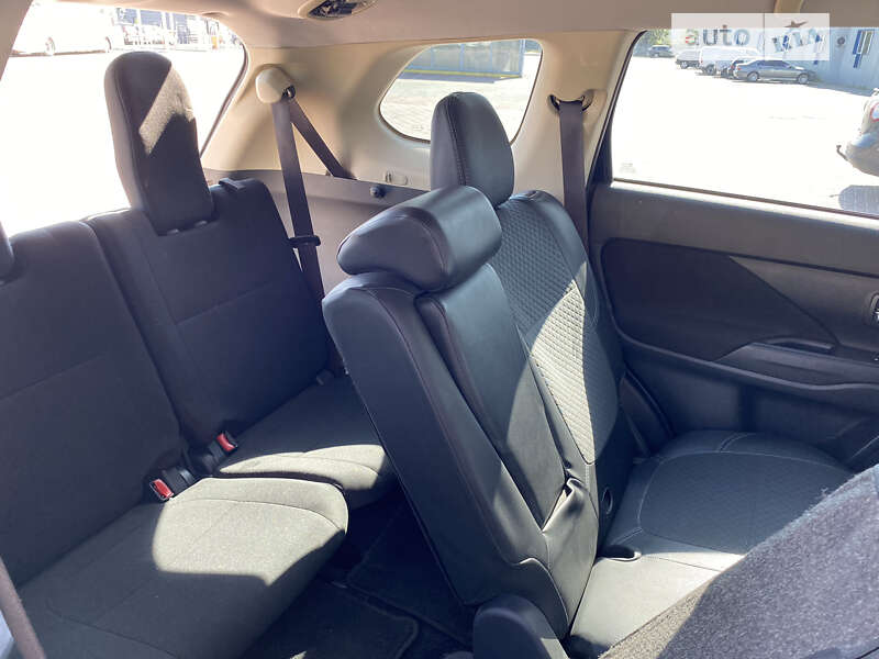 Внедорожник / Кроссовер Mitsubishi Outlander 2016 в Ровно фото 5 Внедорожник / Кроссовер Mitsubishi Outlander 2016 в Ровно
