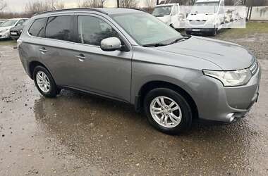 Внедорожник / Кроссовер Mitsubishi Outlander 2012 в Калуше