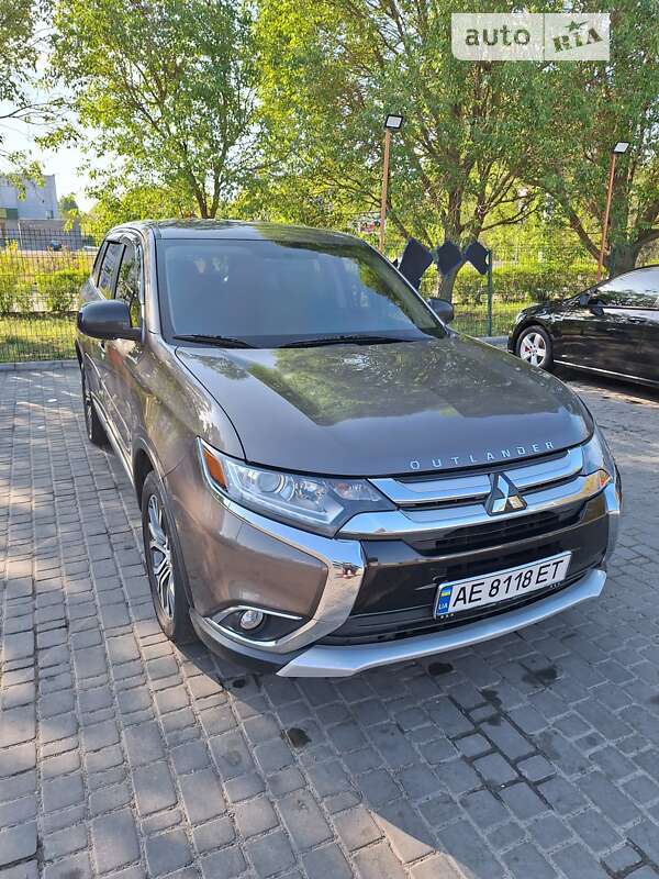 Внедорожник / Кроссовер Mitsubishi Outlander 2016 в Днепре