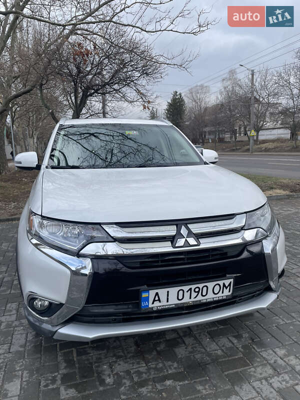 Внедорожник / Кроссовер Mitsubishi Outlander 2017 в Киеве
