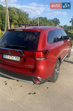 Позашляховик / Кросовер Mitsubishi Outlander 2015 в 
