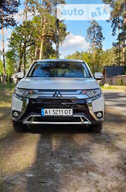 Позашляховик / Кросовер Mitsubishi Outlander 2022 в Києві