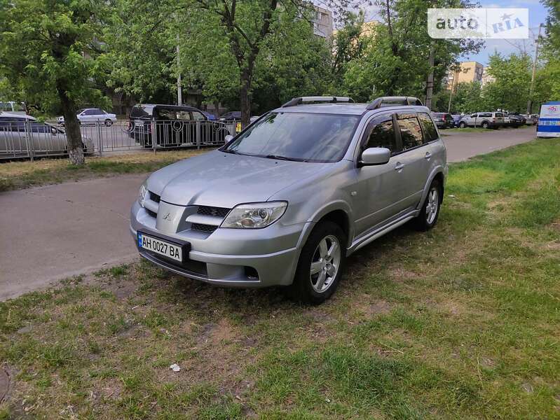 Позашляховик / Кросовер Mitsubishi Outlander 2007 в Києві