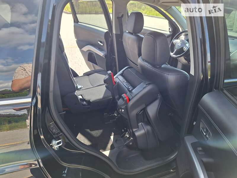 Позашляховик / Кросовер Mitsubishi Outlander 2012 в Стрию