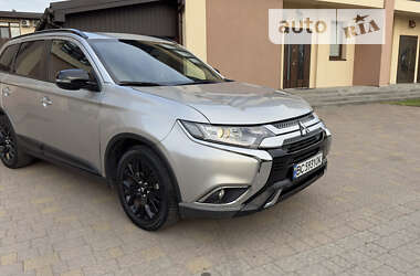 Позашляховик / Кросовер Mitsubishi Outlander 2019 в Львові