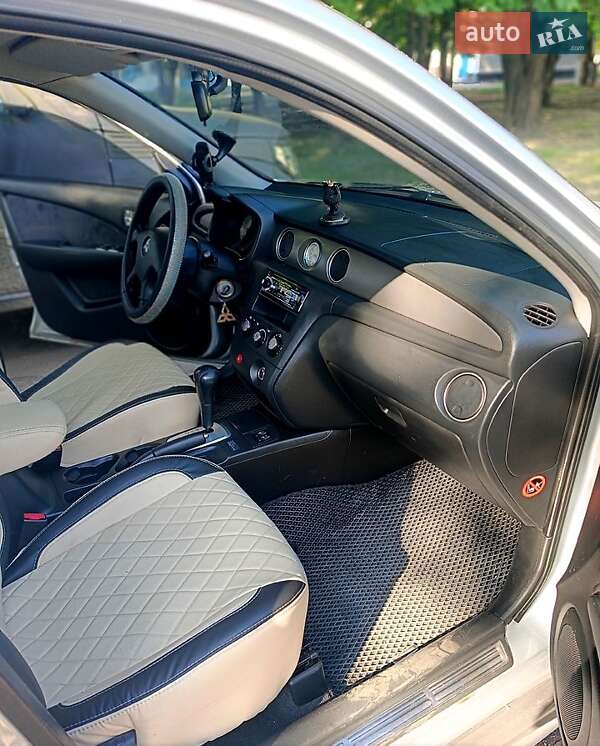 Внедорожник / Кроссовер Mitsubishi Outlander 2006 в Першотравенске