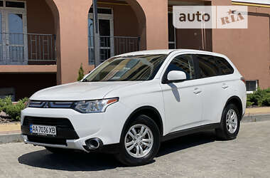 Внедорожник / Кроссовер Mitsubishi Outlander 2014 в Ровно