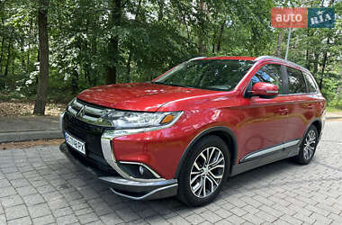 Позашляховик / Кросовер Mitsubishi Outlander 2018 в 