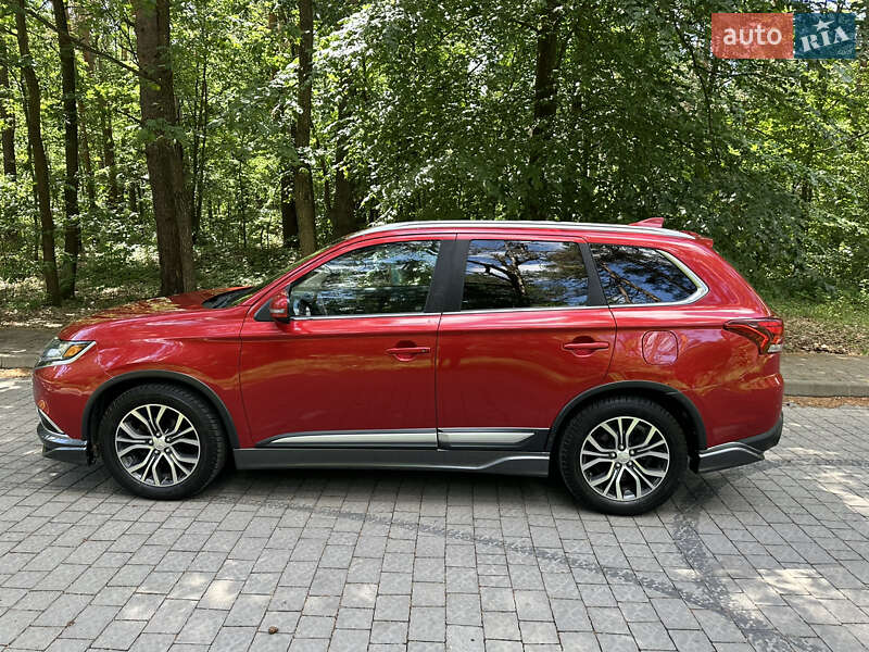 Внедорожник / Кроссовер Mitsubishi Outlander 2018 в Львове