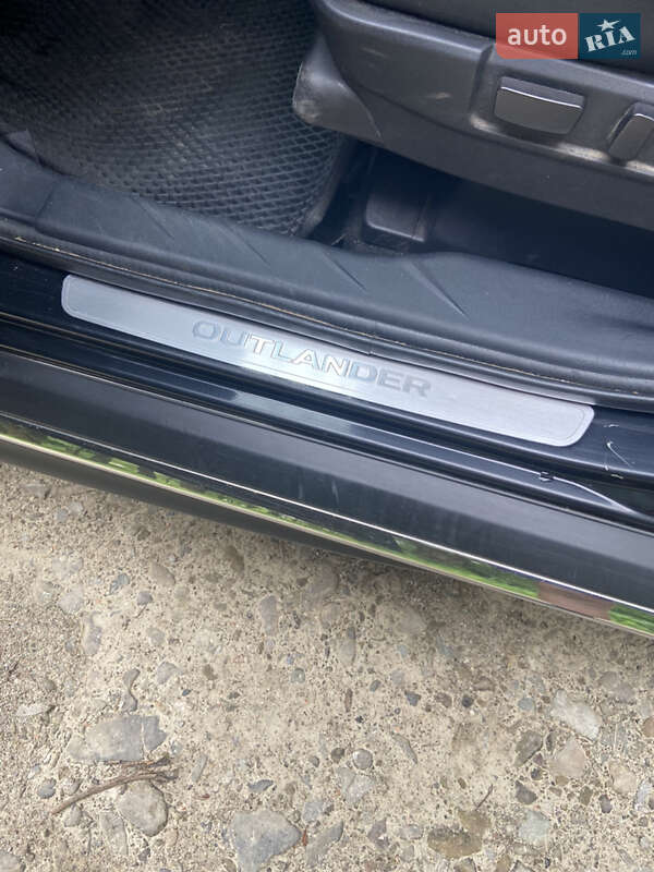 Позашляховик / Кросовер Mitsubishi Outlander 2010 в Старому Самборі