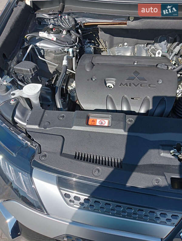 Позашляховик / Кросовер Mitsubishi Outlander 2021 в Івано-Франківську