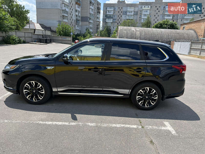 Позашляховик / Кросовер Mitsubishi Outlander 2017 в Кропивницькому