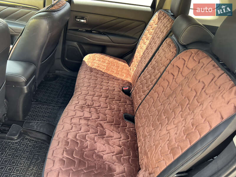 Позашляховик / Кросовер Mitsubishi Outlander 2017 в Кропивницькому