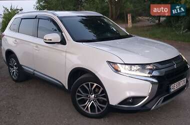 Внедорожник / Кроссовер Mitsubishi Outlander 2017 в 