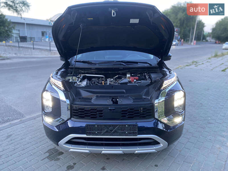 Позашляховик / Кросовер Mitsubishi Outlander 2022 в Запоріжжі