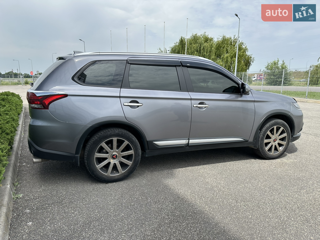 2019 Mitsubishi Outlander - мініатюра 19
