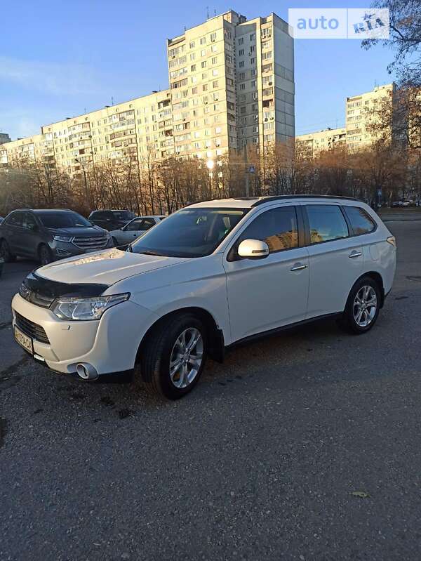 Внедорожник / Кроссовер Mitsubishi Outlander 2012 в Харькове