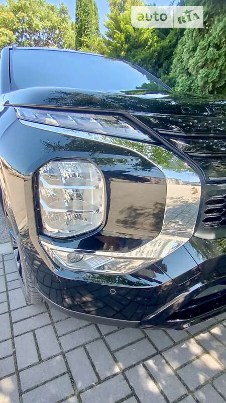 Внедорожник / Кроссовер Mitsubishi Outlander 2023 в Запорожье