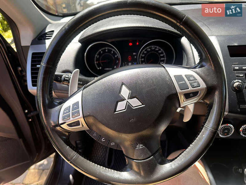 Позашляховик / Кросовер Mitsubishi Outlander 2010 в Чернівцях