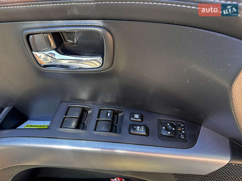 Позашляховик / Кросовер Mitsubishi Outlander 2010 в Чернівцях