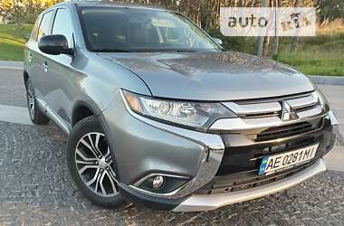 Позашляховик / Кросовер Mitsubishi Outlander 2016 в Дніпрі