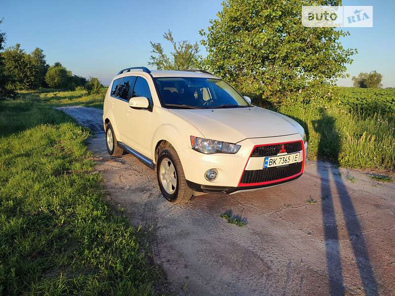 Внедорожник / Кроссовер Mitsubishi Outlander 2012 в Нежине