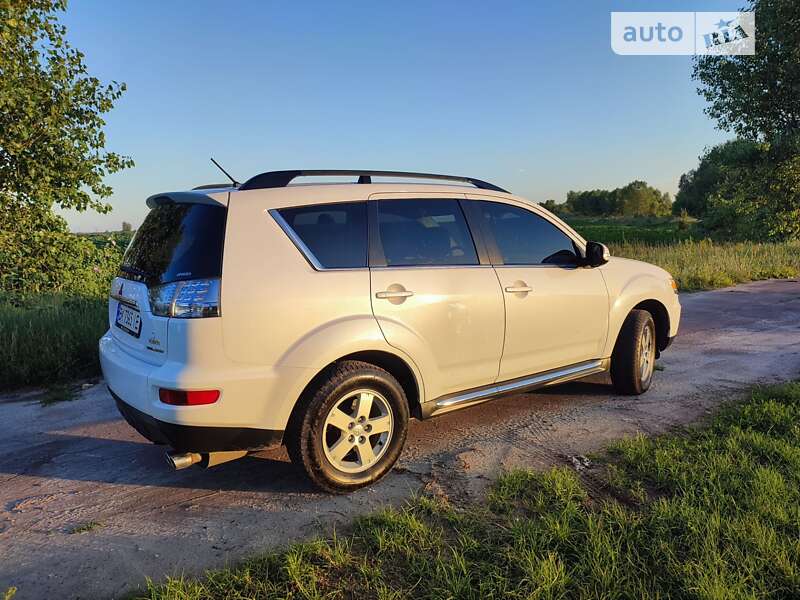 Внедорожник / Кроссовер Mitsubishi Outlander 2012 в Нежине