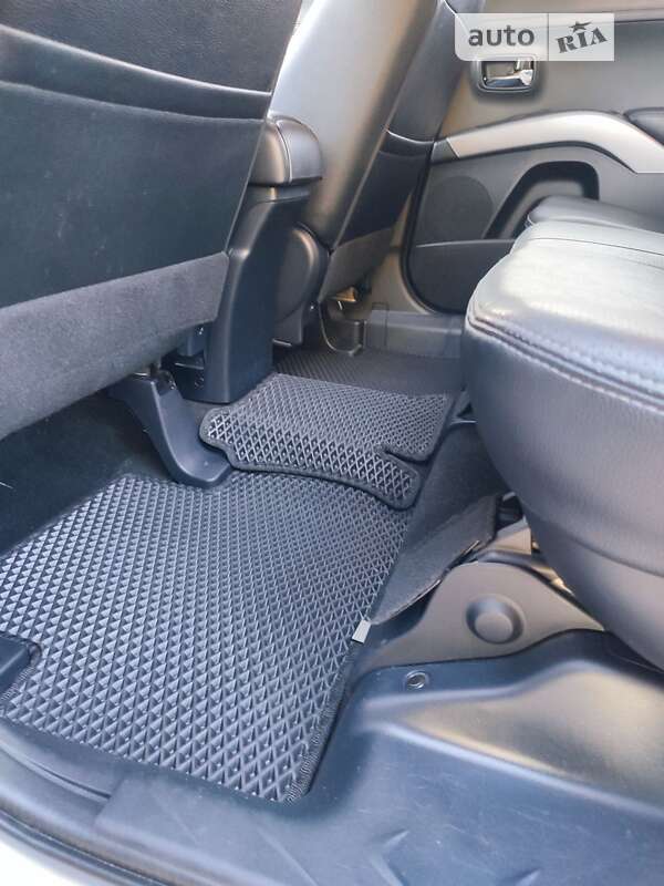 Внедорожник / Кроссовер Mitsubishi Outlander 2012 в Нежине
