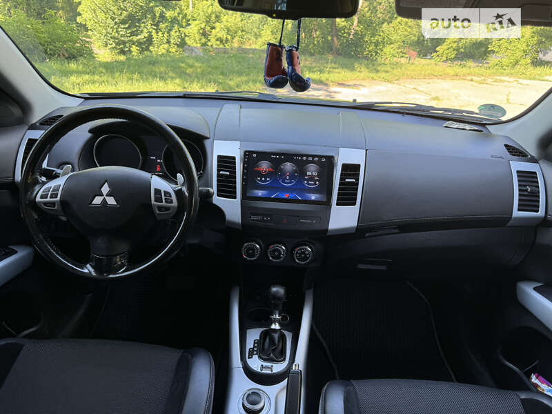 Внедорожник / Кроссовер Mitsubishi Outlander 2011 в Полтаве