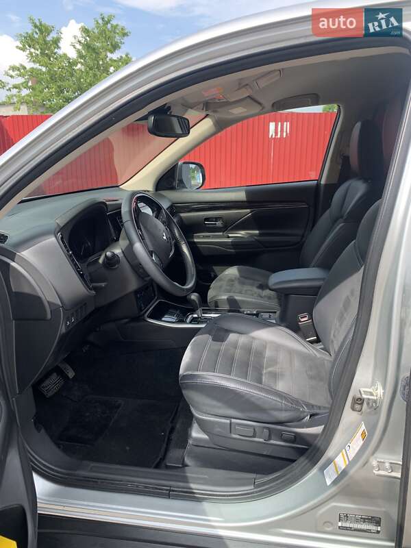 Внедорожник / Кроссовер Mitsubishi Outlander 2020 в Бродах