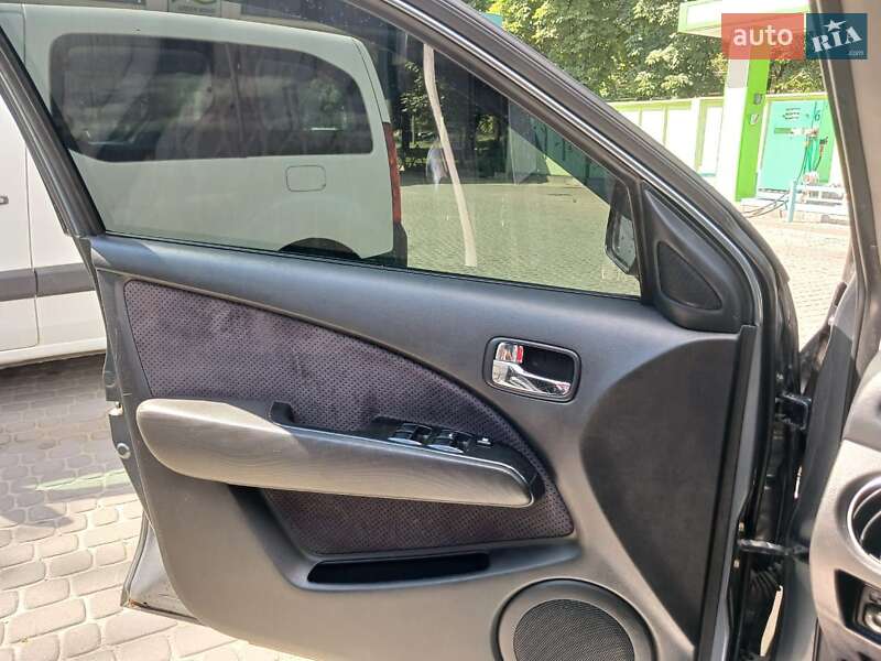 Внедорожник / Кроссовер Mitsubishi Outlander 2004 в Тернополе фото 18 Внедорожник / Кроссовер Mitsubishi Outlander 2004 в Тернополе