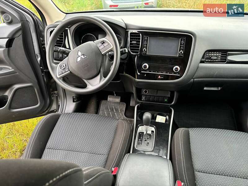 Внедорожник / Кроссовер Mitsubishi Outlander 2020 в Киеве