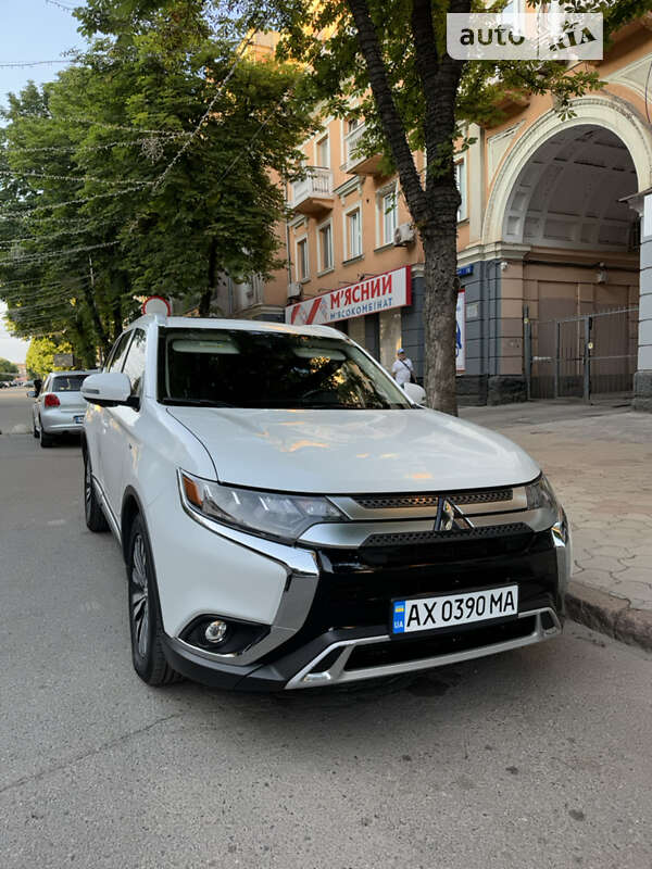 Позашляховик / Кросовер Mitsubishi Outlander 2019 в Кривому Розі