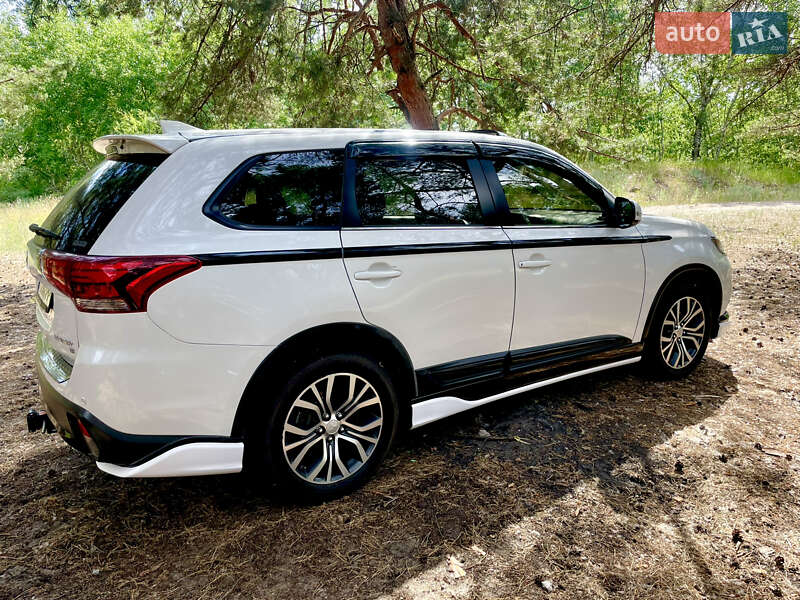 Внедорожник / Кроссовер Mitsubishi Outlander 2016 в Днепре