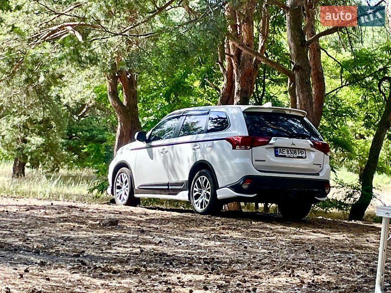 Внедорожник / Кроссовер Mitsubishi Outlander 2016 в Днепре