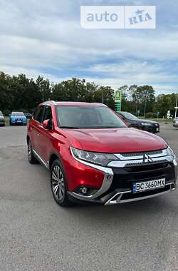 Позашляховик / Кросовер Mitsubishi Outlander 2021 в Львові