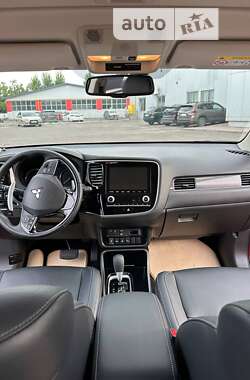 Позашляховик / Кросовер Mitsubishi Outlander 2021 в Львові