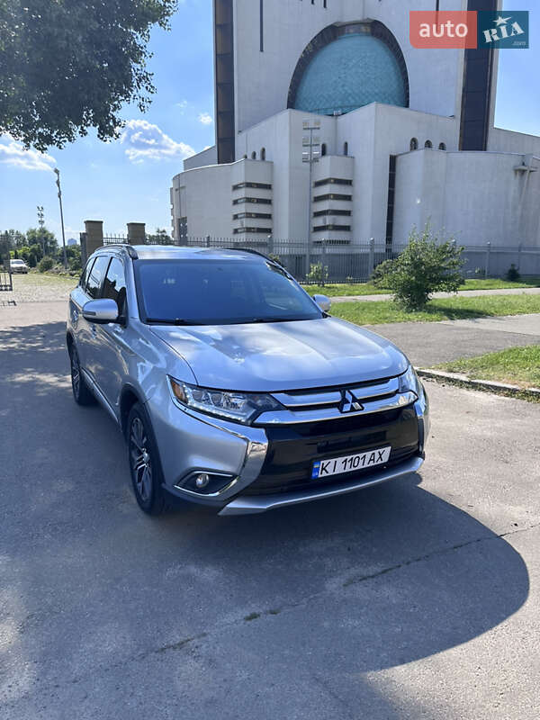 Mitsubishi Outlander 2015