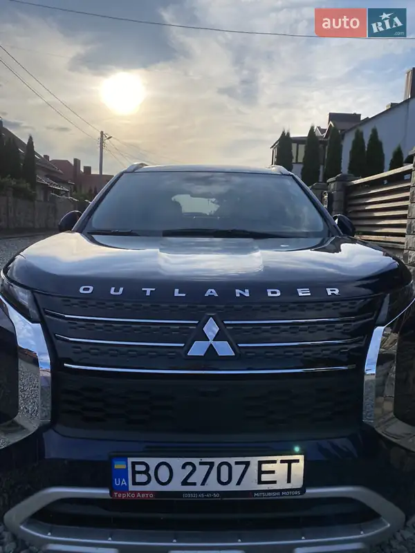 Внедорожник / Кроссовер Mitsubishi Outlander 2022 в 